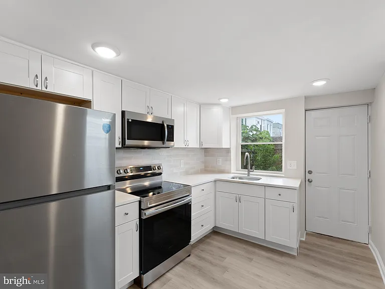 3010 Emerald St — Photo 9