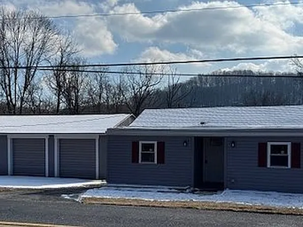 2470 Apple St, Hellertown, PA 18055