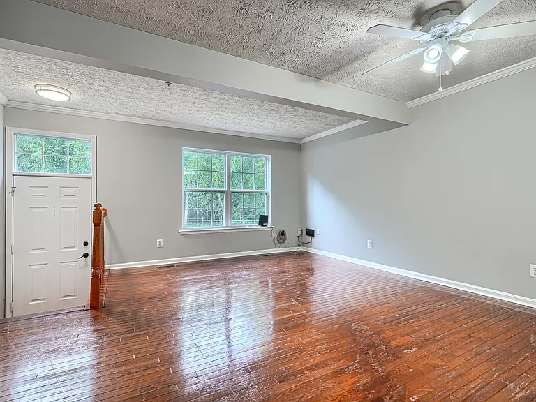 5035 Bridgeford Cir — Photo 2