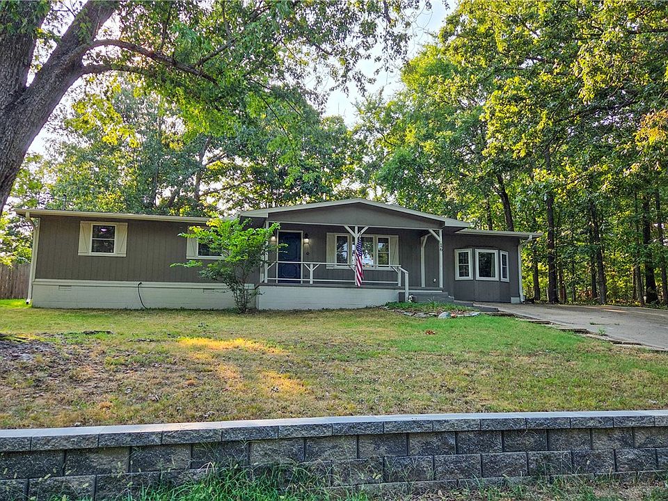 1st image of 16 Amesbury Dr