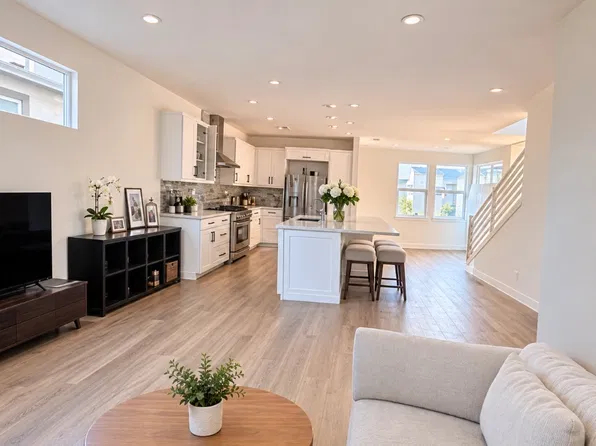 10661 Saber Ct, San Diego, CA 92126