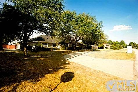 2nd image of 605 Cross Timbers Dr