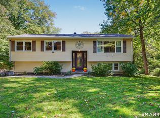 9 Raymond Ln, Shelton, CT 06484