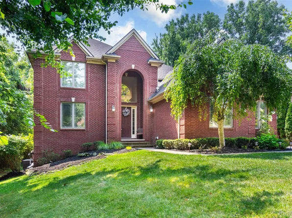 32393 Maria Ct, Livonia, MI 48152