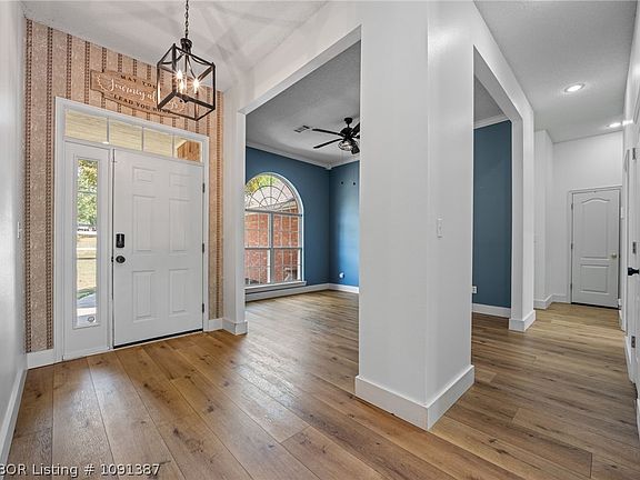 3rd image of 810 Karry Ln