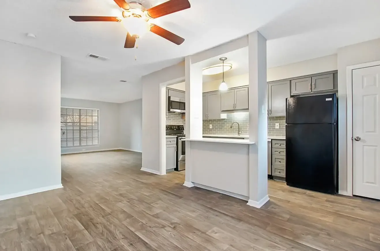 Parkwyn Townhomes — Photo 4
