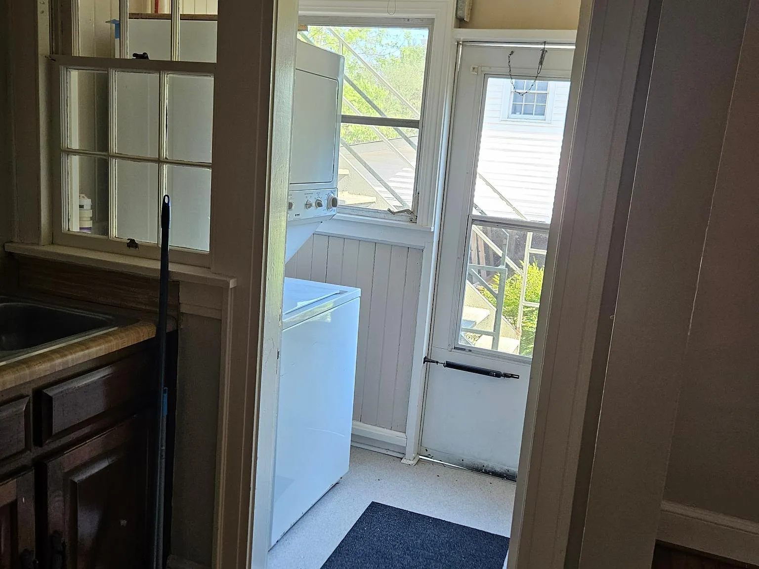 2 bed, 900 sqft, $1,075 — Photo 2