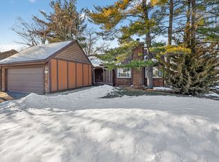 2S600 Angeline Ct, Warrenville, IL 60555