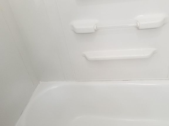 Tub surround