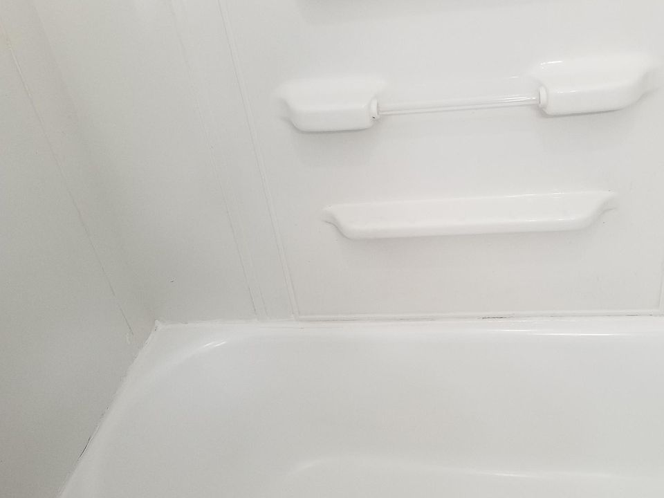 Tub surround