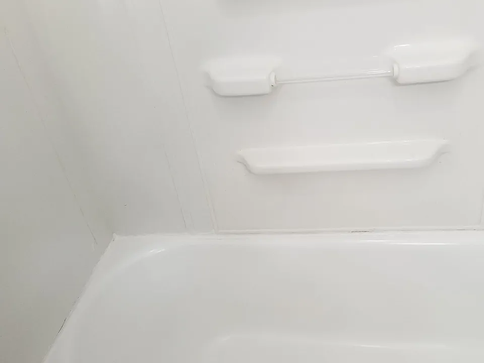 Tub surround