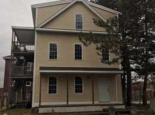 95 Austin St #2R, Worcester, MA 01609