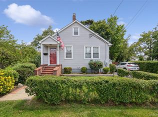 27 Litchfield Avenue, Babylon, NY 11702