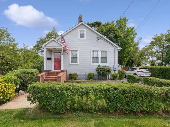 27 Litchfield Avenue, Babylon, NY 11702