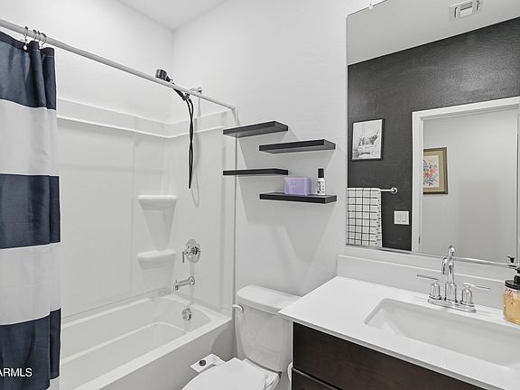 4th image of 16058 W SMOKETREE Drive