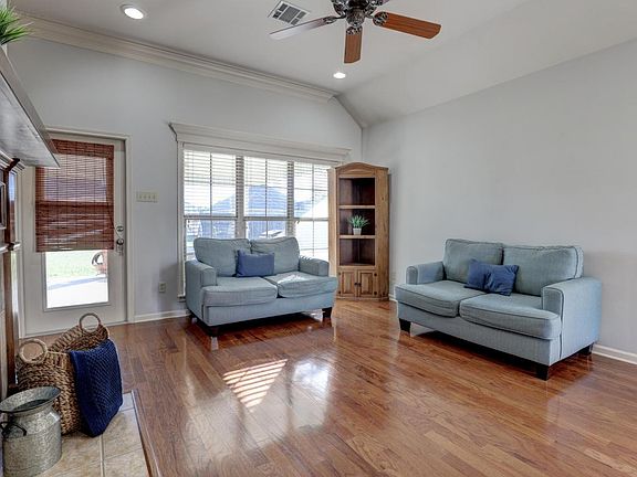 4th image of 501 Deer Meadow Blvd