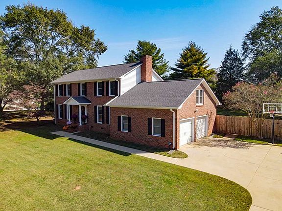 4th image of 203 Thornhill Dr