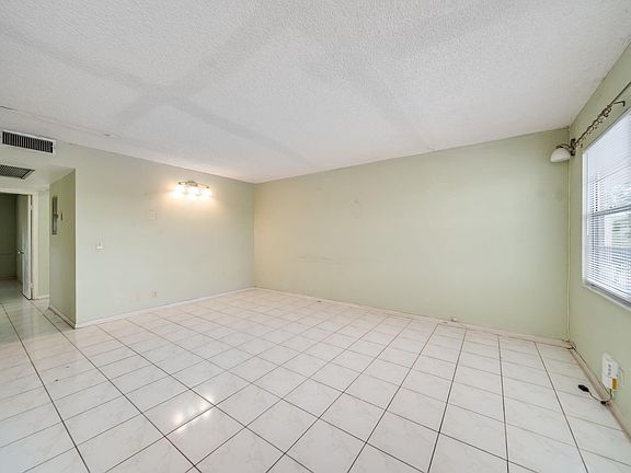 5th image of 551 SW 135th Avenue #306B