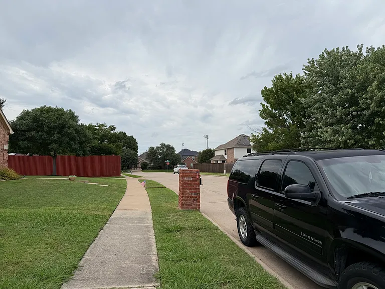 317 Trailwood Dr — Photo 6