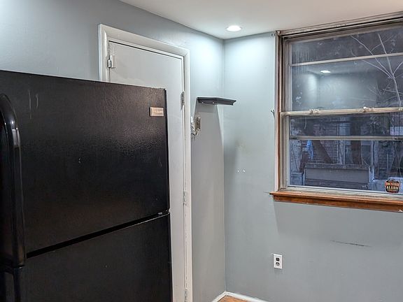 5th image of 1320 S Newkirk St