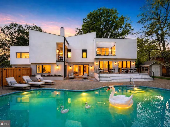 7301 Marbury Rd, Bethesda, MD 20817