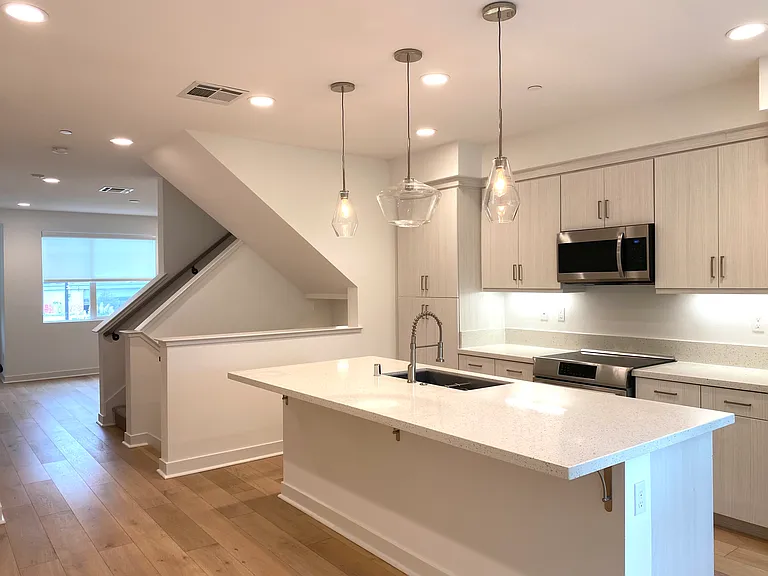 1427 Pullman Way — Photo 9