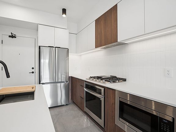 3rd image of 623 Kemsley Ave #612