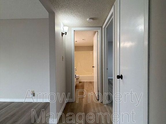 5th image of 424 N 4th St APT 1