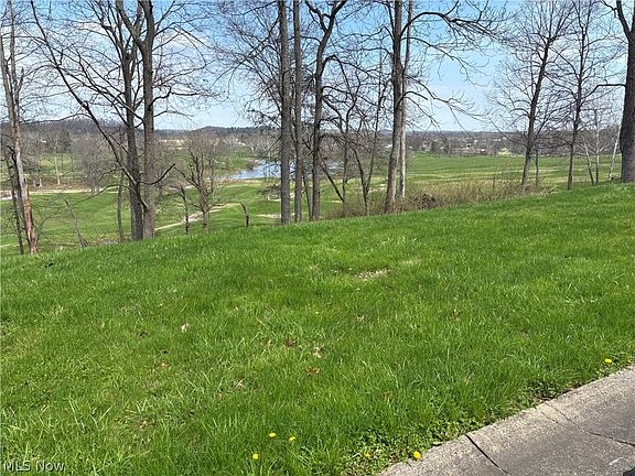 4th image of Woodridge Dr