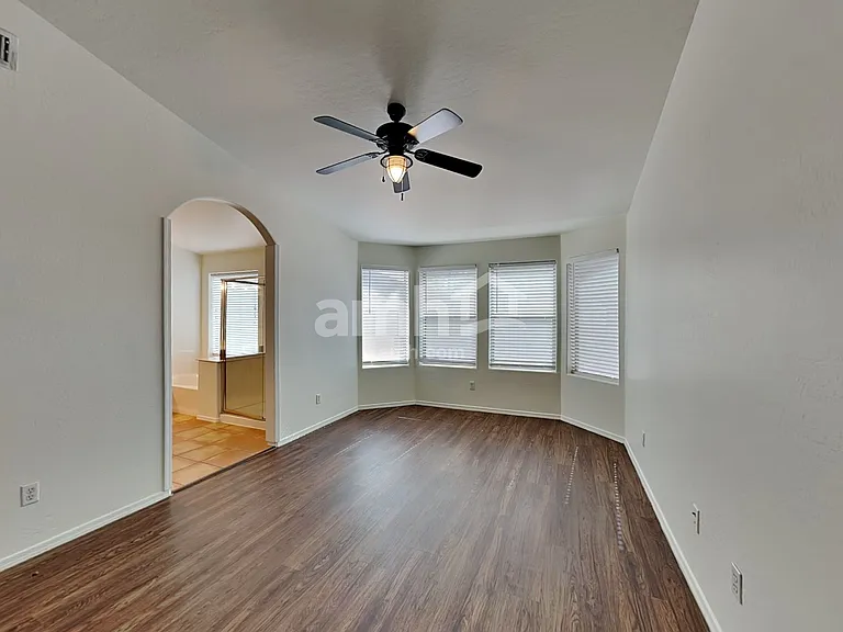 717 W Beth Dr — Photo 8