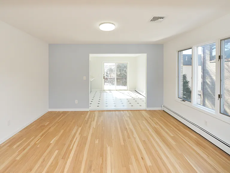 472 Central Blvd — Photo 3
