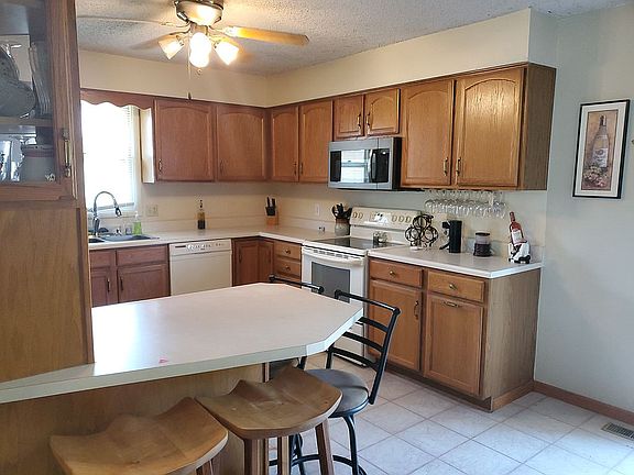 4th image of 2708 Melencamp Ave