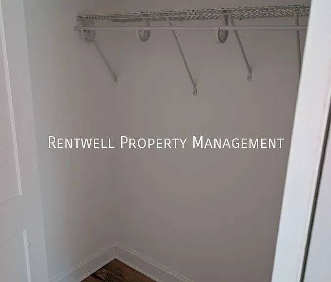 423-425 Dekalb St #2 — Photo 12