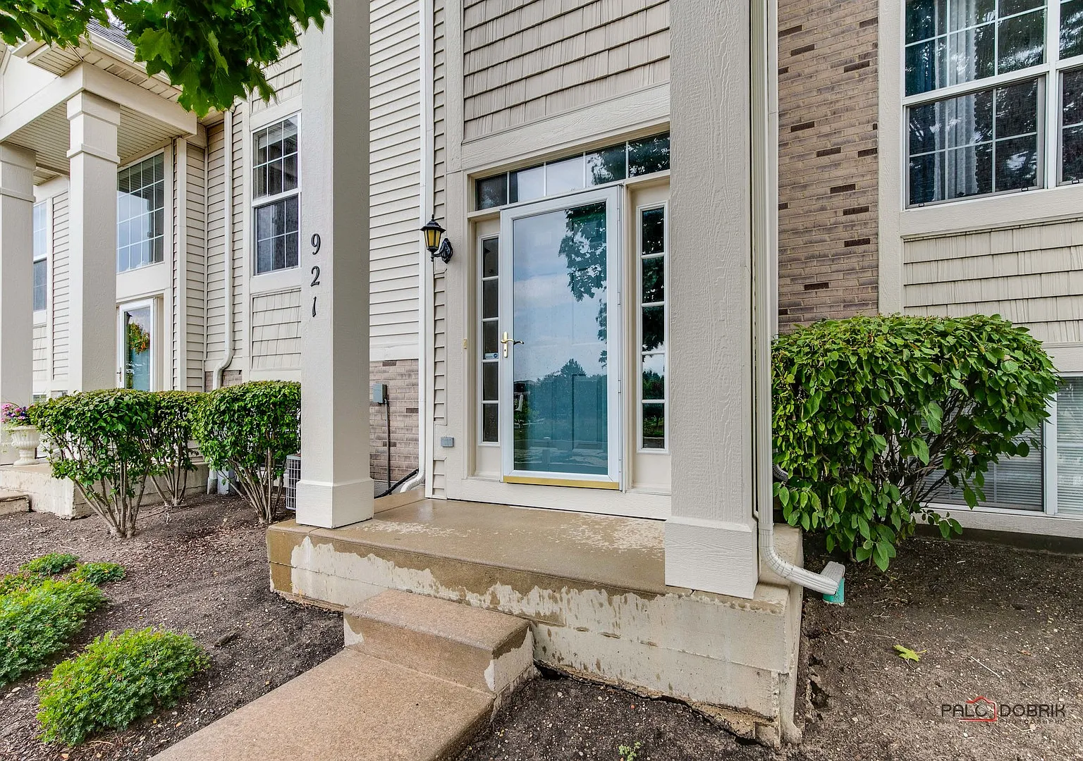 3 bed, 2.5 bath, 2528 sqft, $2,550 — Photo 1