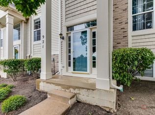 921 Summit Creek Dr, Shorewood, IL 60404