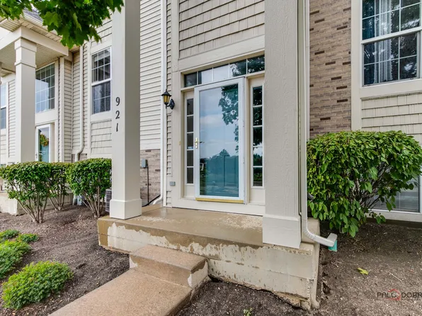 921 Summit Creek Dr, Shorewood, IL 60404