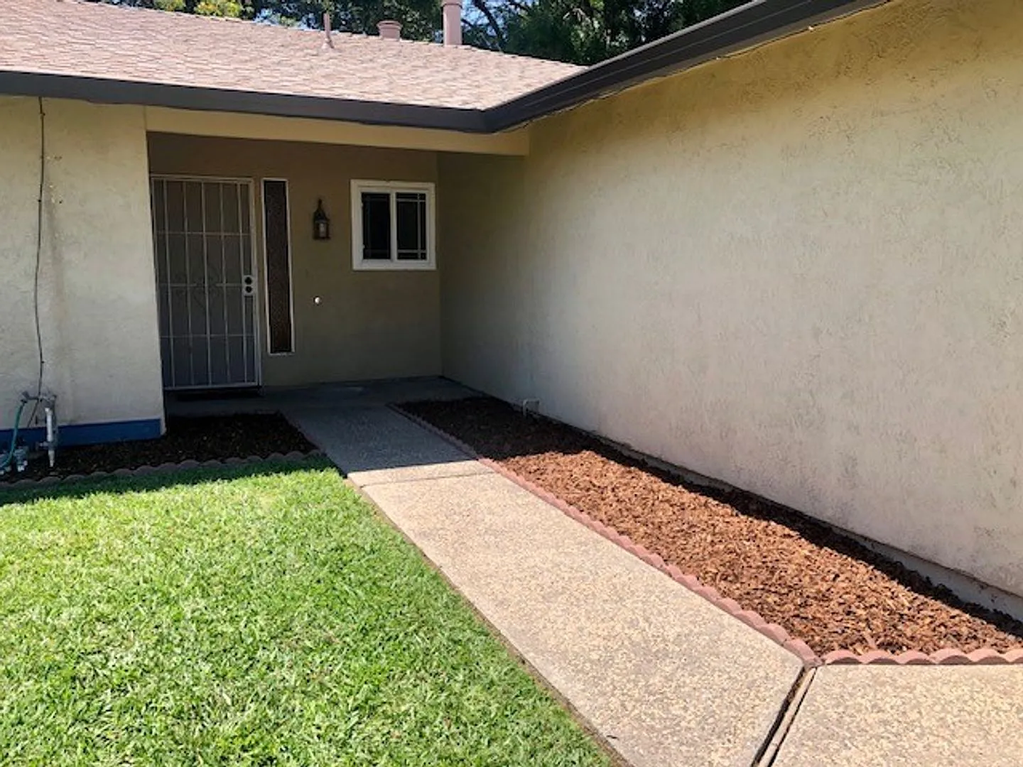 Nice 4 bedroom, 2 bathroom home in Citrus Heights — Photo 2