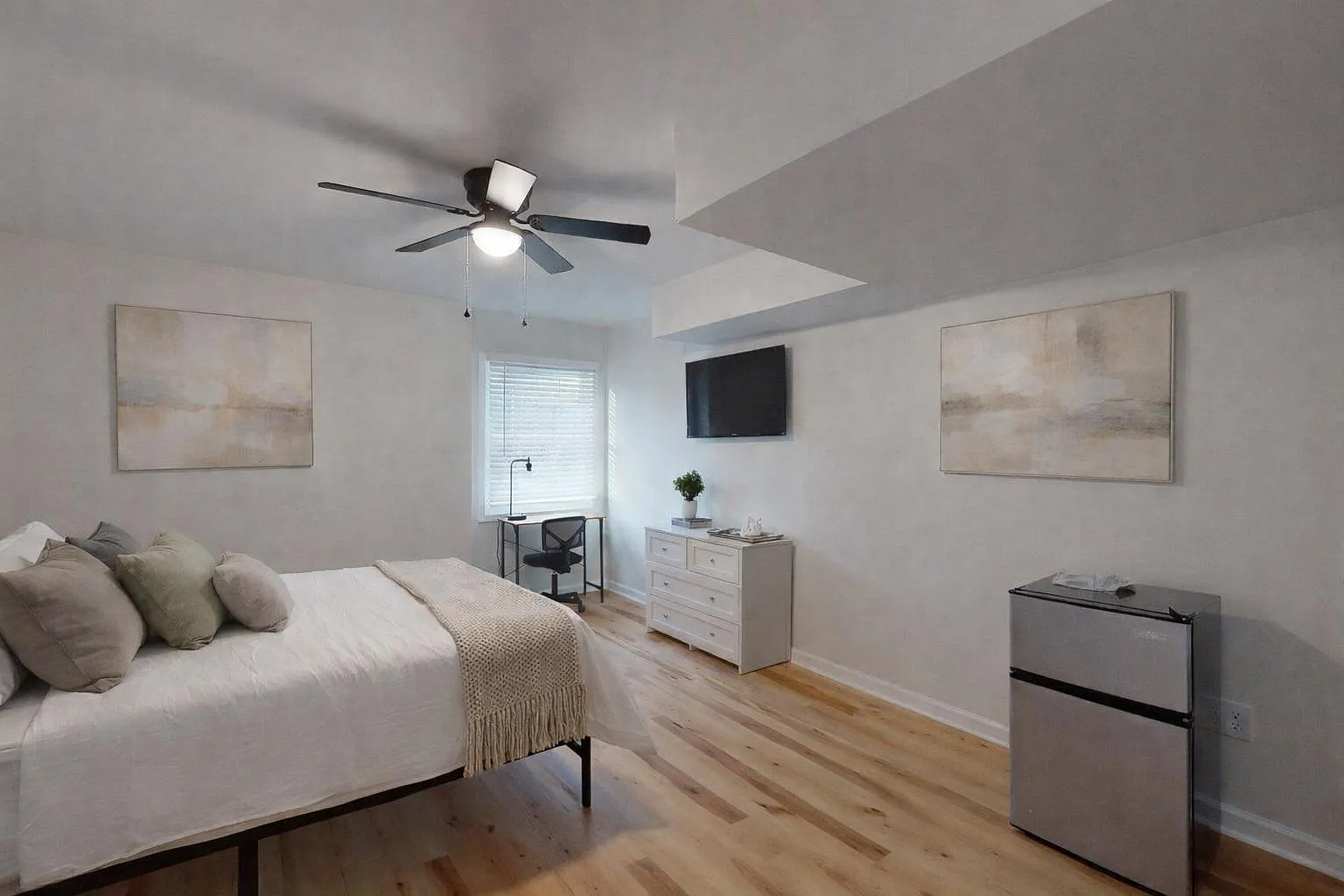 4 bed, 4.0 bath, 1288 sqft, $910 — Photo 3
