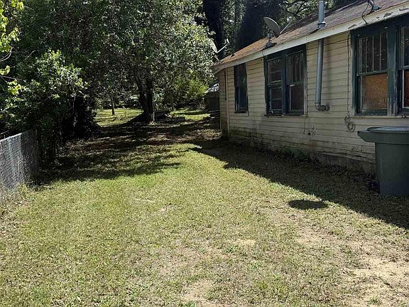 3rd image of 910 N 57th Ave
