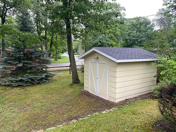 3rd image of 2295 Dault St