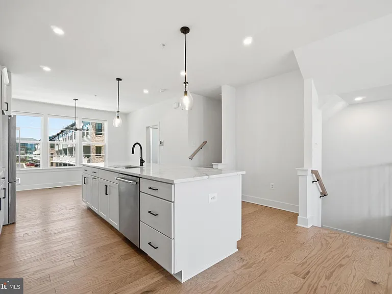 10235 Dalmatian St — Photo 6