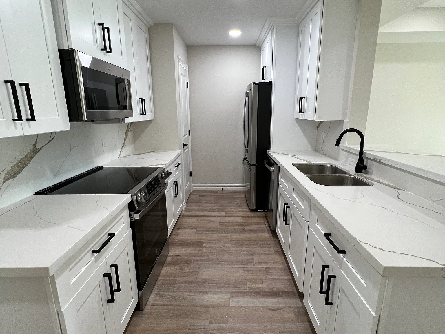 3 bed, 1250 sqft, $2,100 — Photo 4