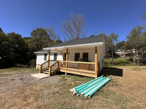 74 Goff Rd, Oak Hill, WV 25901