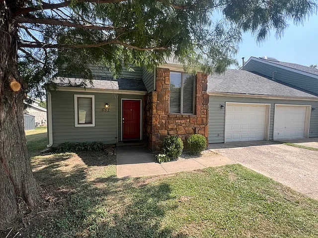 3 bed, 1692 sqft, $1,550 — Photo 1
