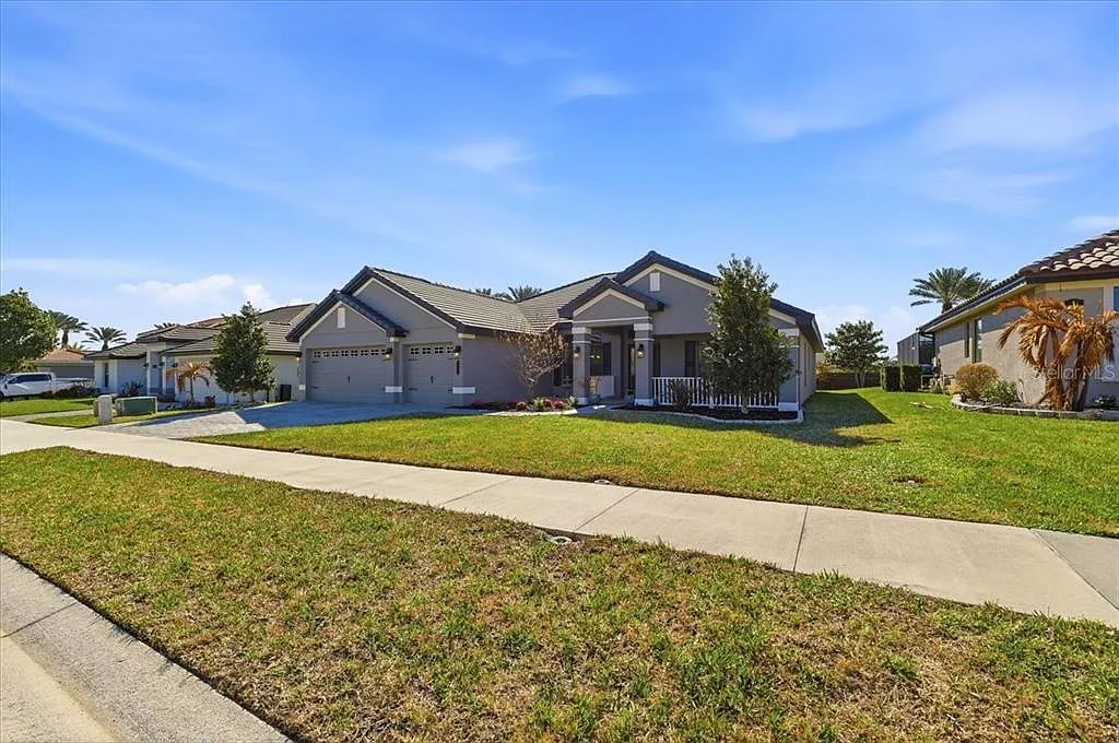 5 bed, 3.0 bath, 2516 sqft, $2,950 — Photo 2