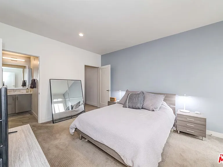 436 S Virgil Ave #Penthouse 1 — Photo 4