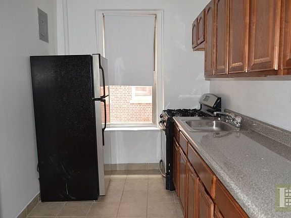 2nd image of 187 Pinehurst Ave APT 1A