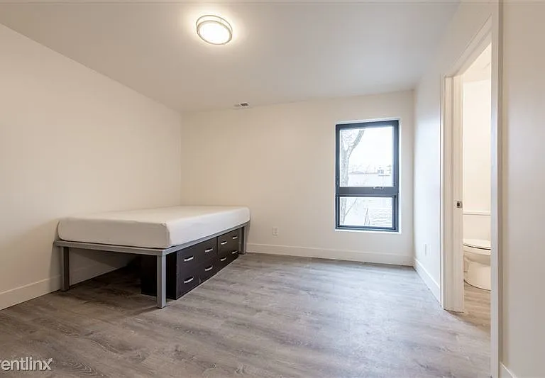 911 S Main St #202 — Photo 5