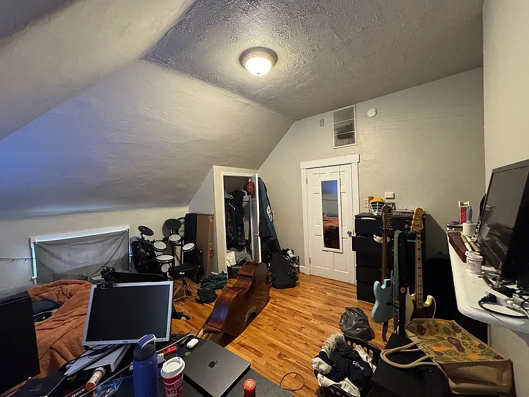 26 Conklin Apts — Photo 15