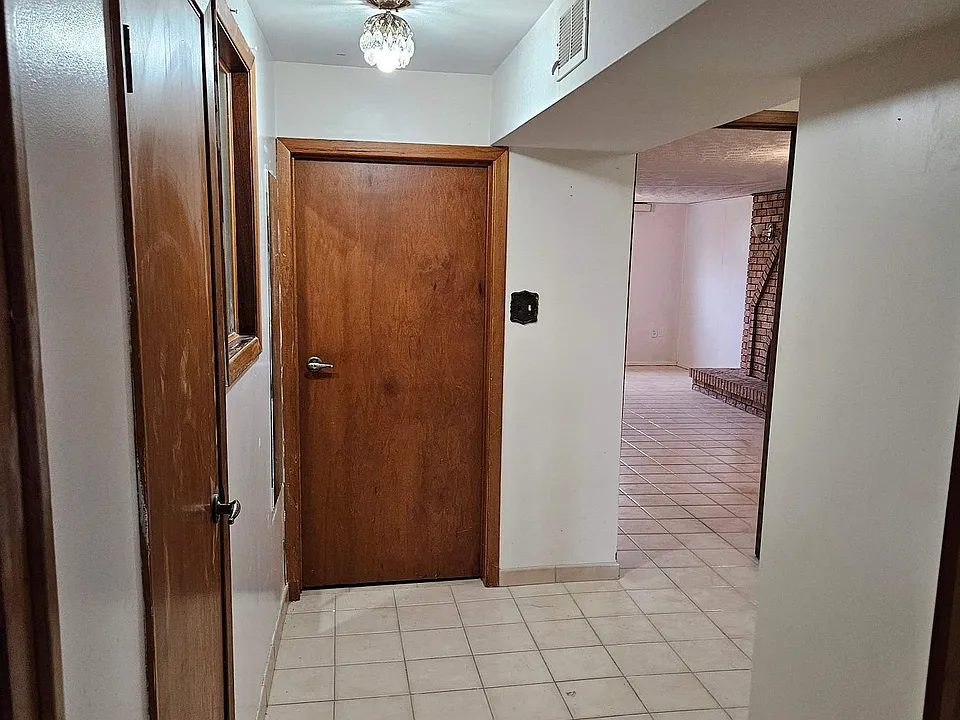115 Deerhurst Rd #BASEMENT